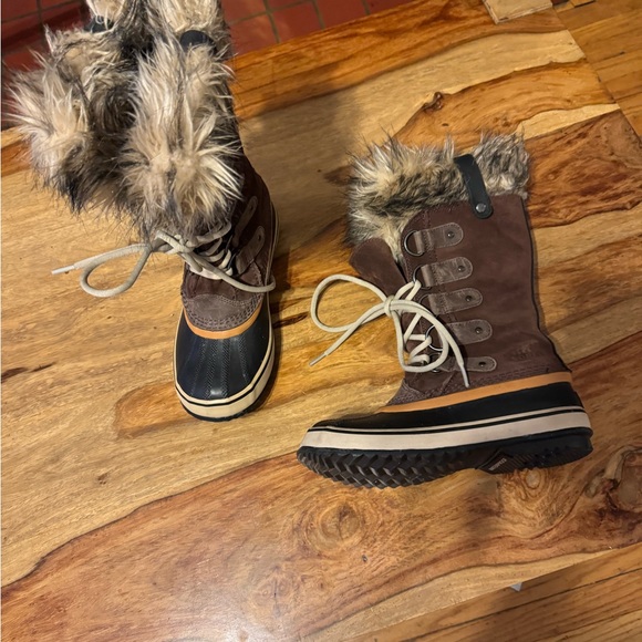 Sorel Black and Cream thick leather Fur-Lined Boots size 6 - Picture 2 of 10